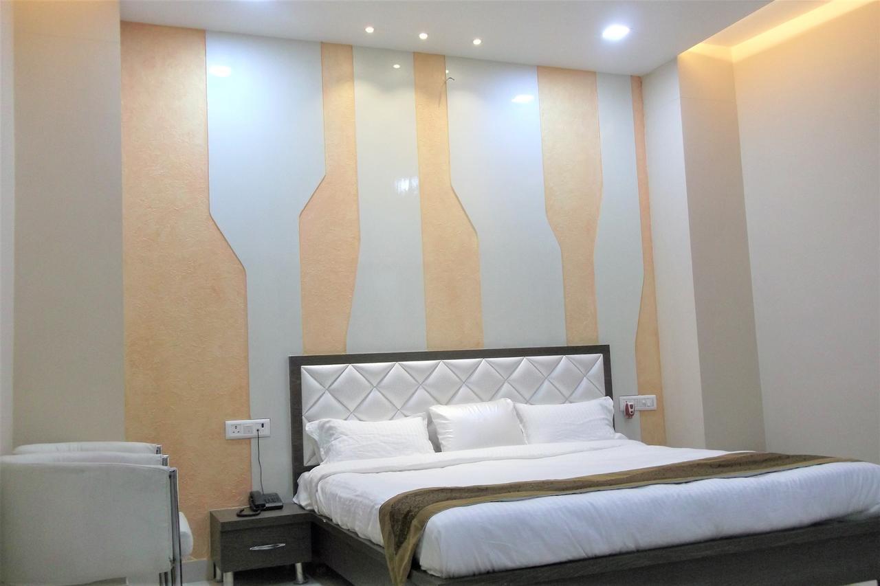 Oyo 10360 Hotel Grand Manoranjan Gorakhpur Exterior foto
